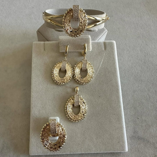 14 Ayar Altın Dorikalı Taşlı Oval Set
